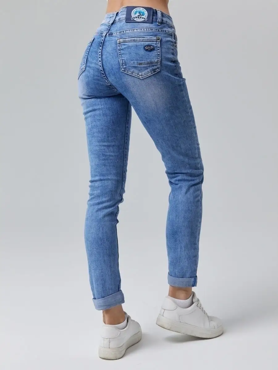 Джинсы бэгги фит. Баги джинс женские. Девушка в джинсах багги. Джинсы багги женские 2022. Джинсы багги широкие.