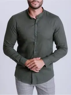 Paypoq kiygan yalangoch ayol.