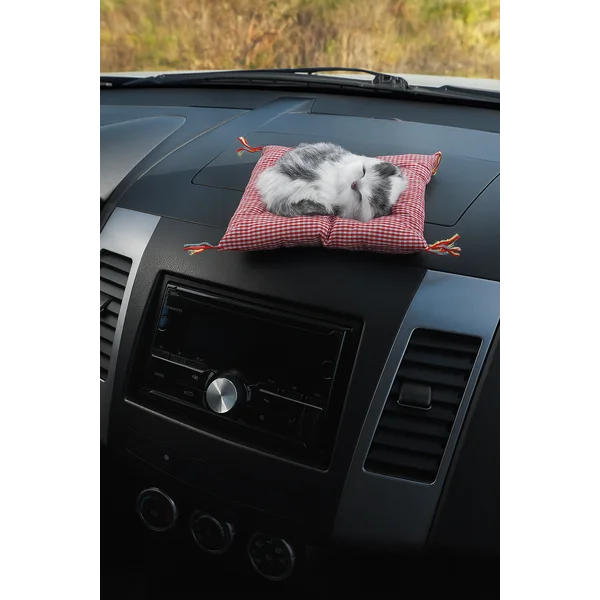 Игрушка на панель авто «Кошка на подушке» 15х14 см