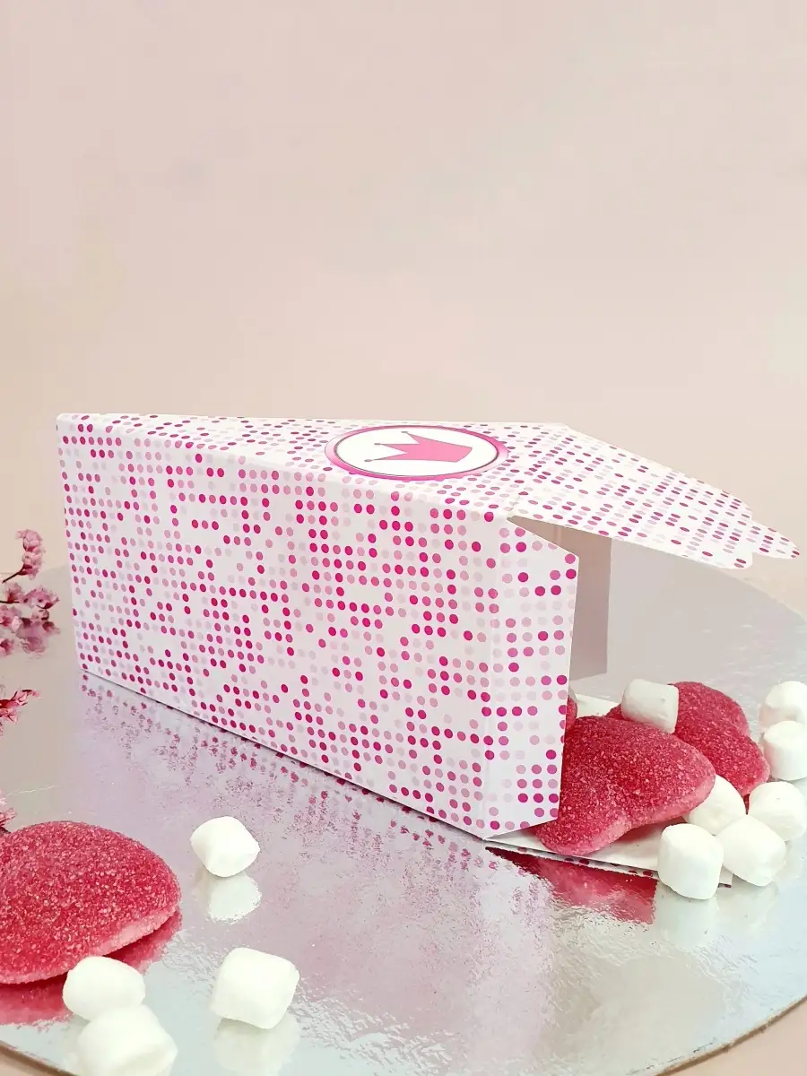 Набор сборных коробок в виде торта, красный, 12 х 8 х 6 см No brand