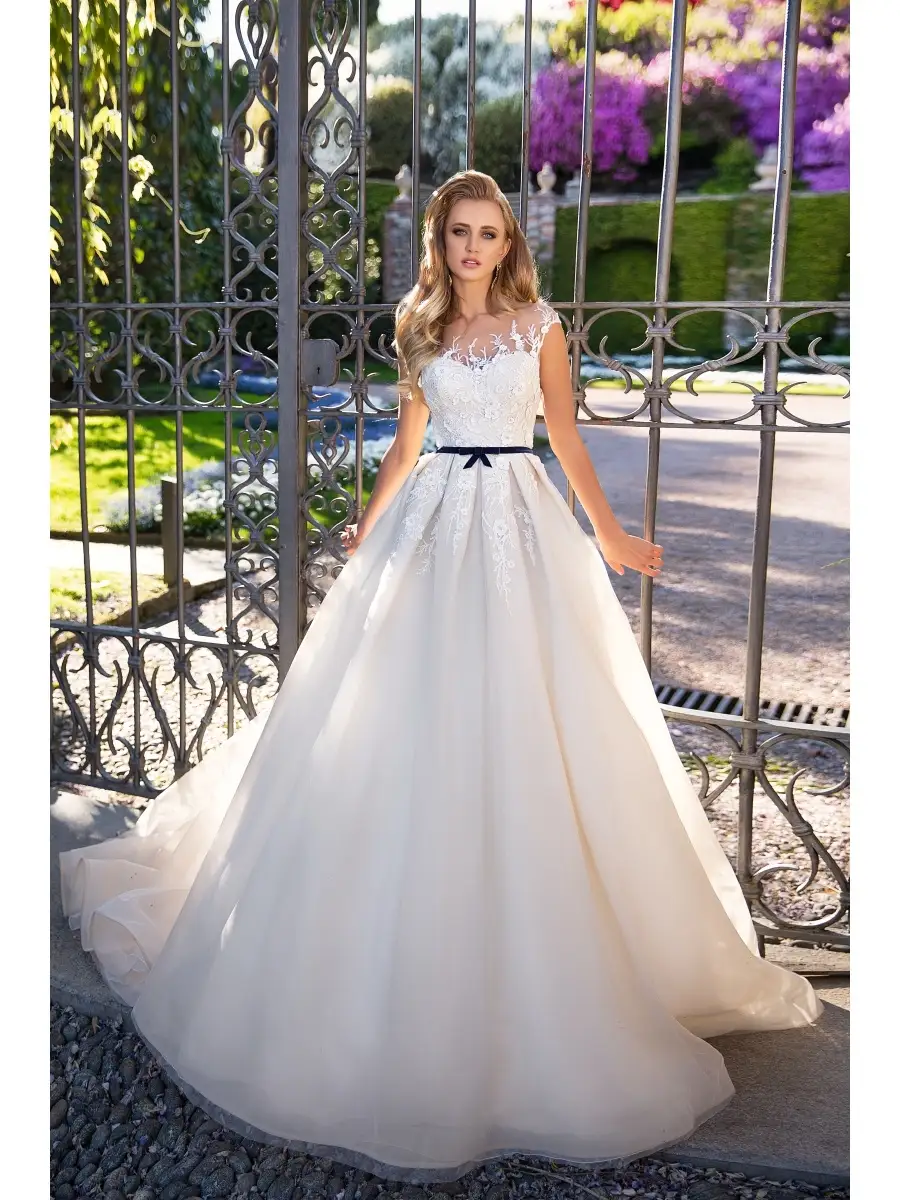 Модные цвета свадебных платьев 2024