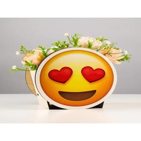 Кашпо деревянное эмодзи Сердечки в глазах, 17,5х12,3х17,3 см