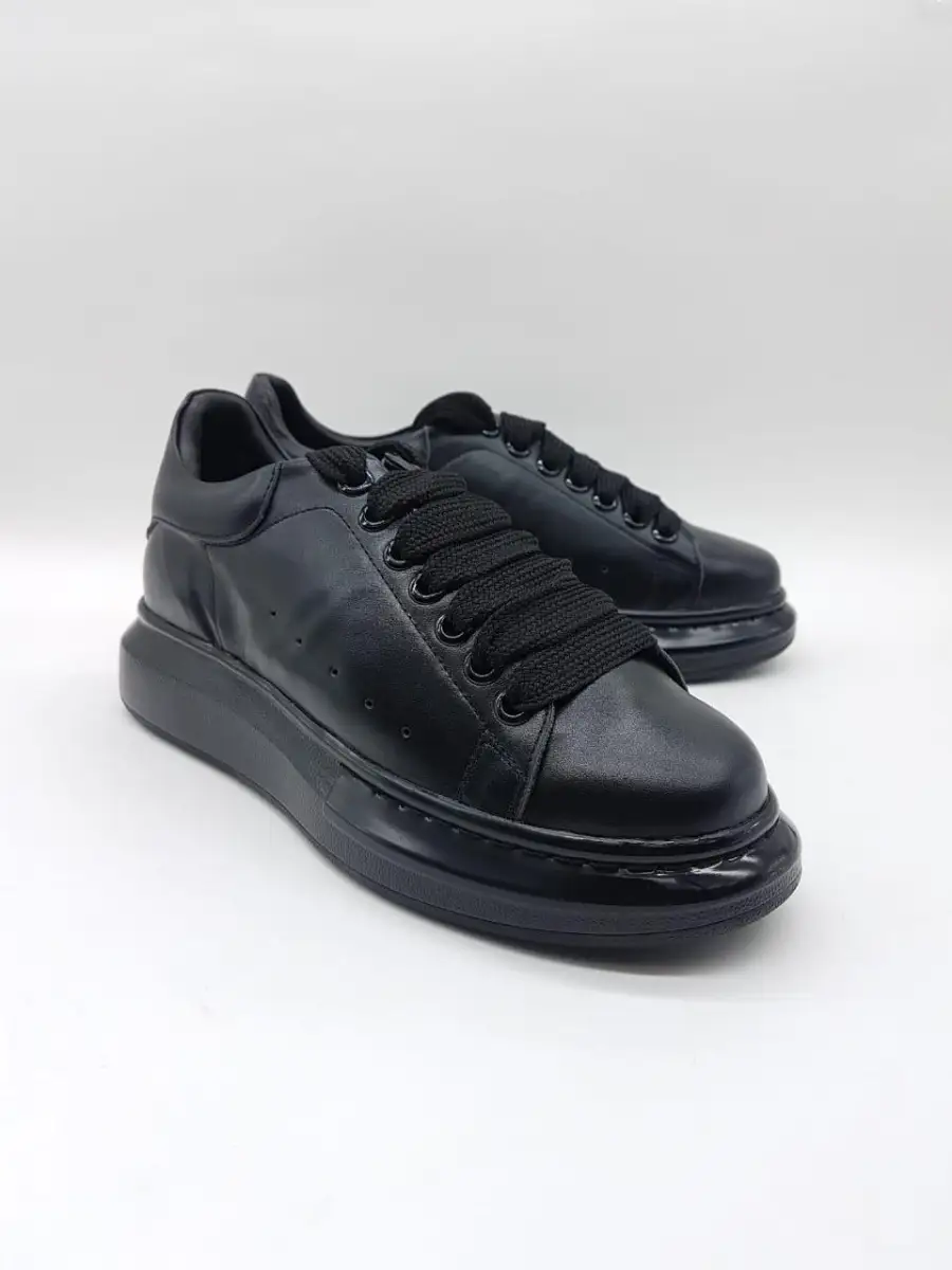 Черные mcqueen. Alexander mcqueen кеды мужские черные. Alexander mcqueen туфли мужские. Alexander mcqueen кеды мужские. Черные mcqueen.