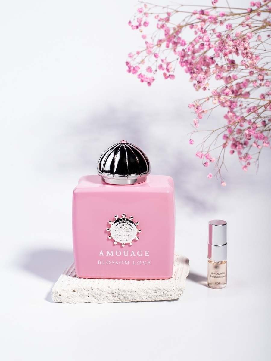 Amouage blossom love отзывы. Amouage Blossom Love. Amouage Blossom Love for woman. Духи Амуаж блоссом лав. Amouage Blossom Love набор.